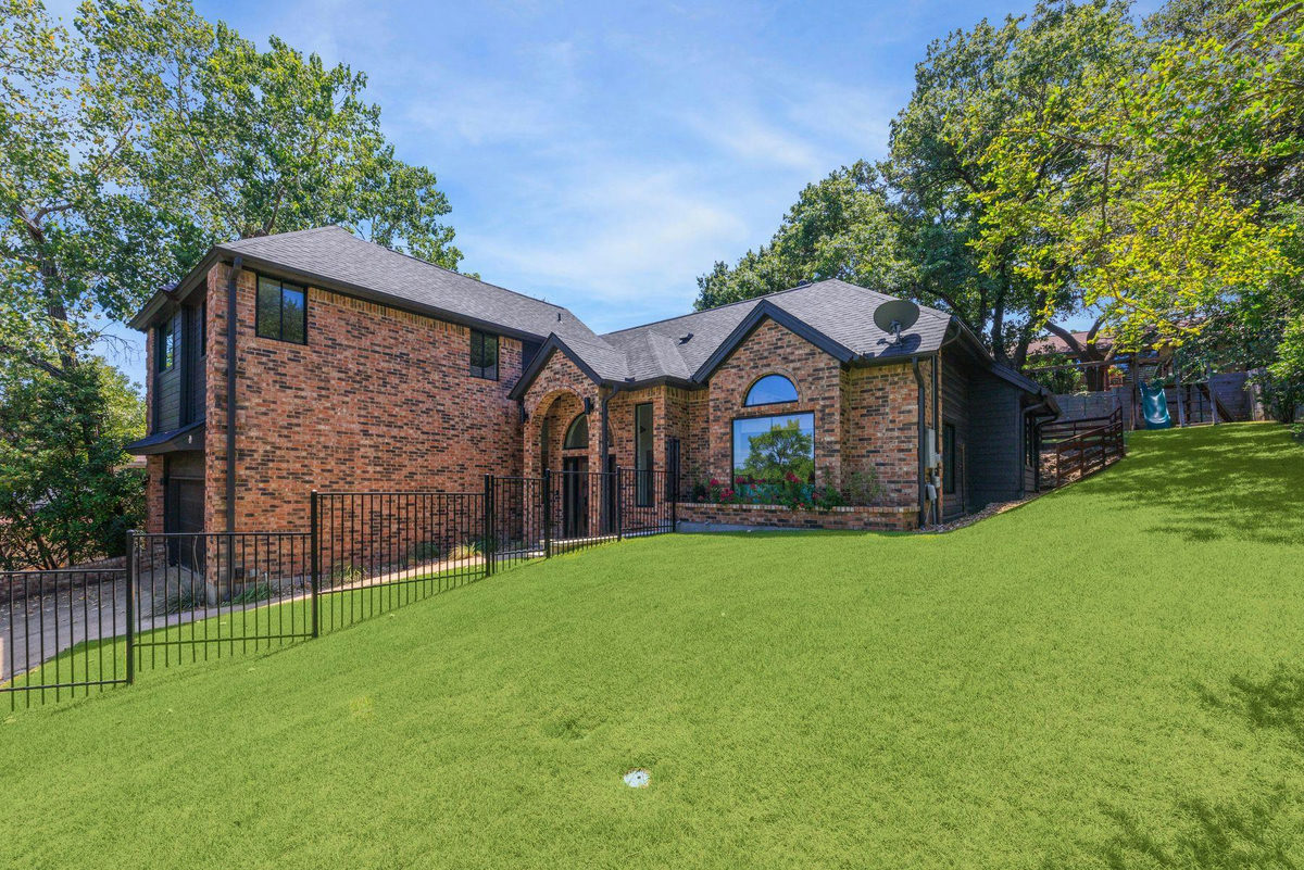 3911 Dry Creek Dr — exterior