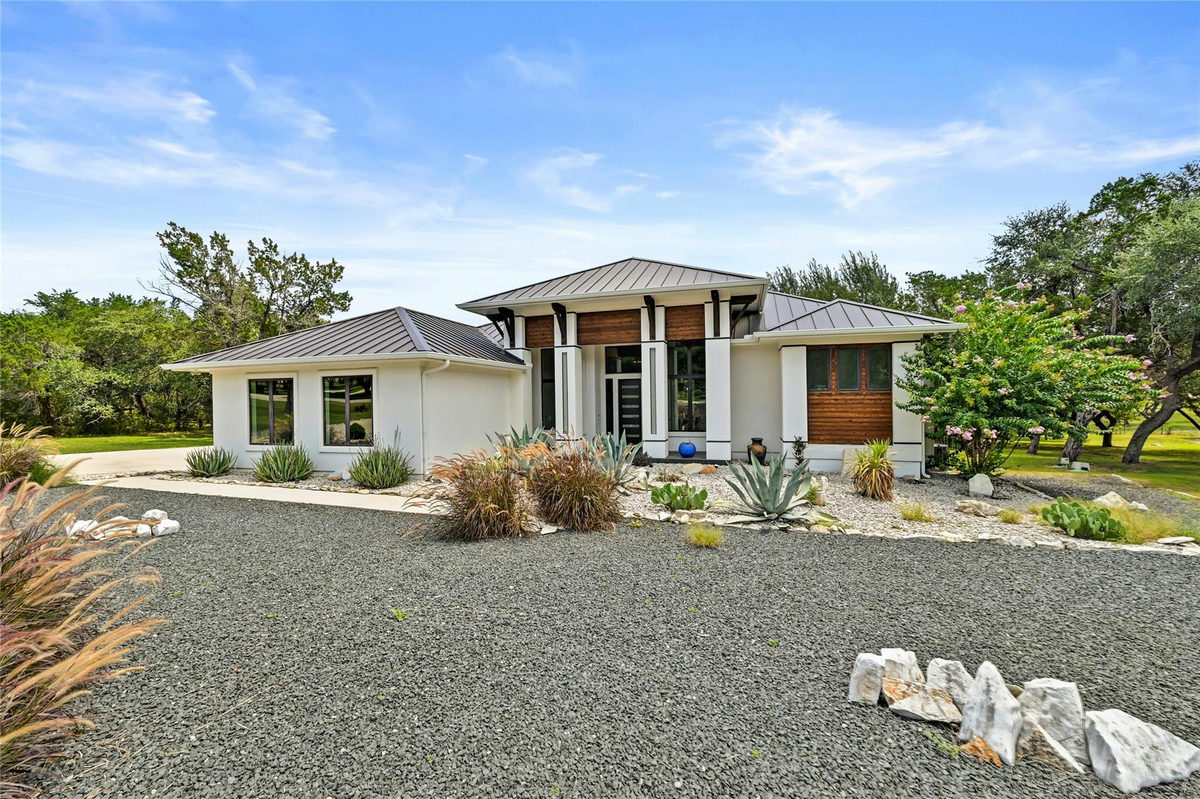 1121 Covered Bridge Dr — exterior