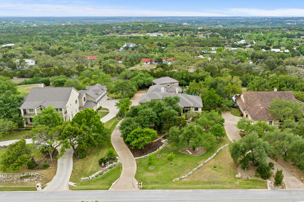 8815 Blazyk Dr — exterior