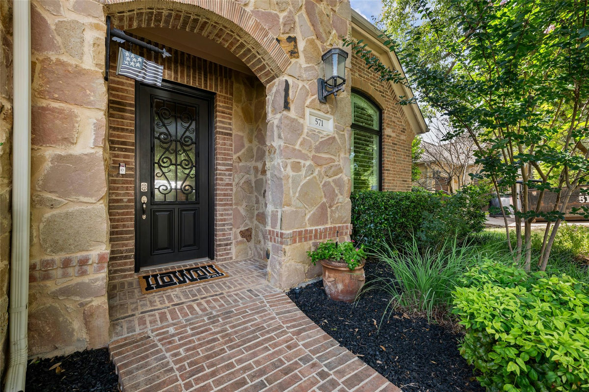 571 Aspen Dr — photo 3