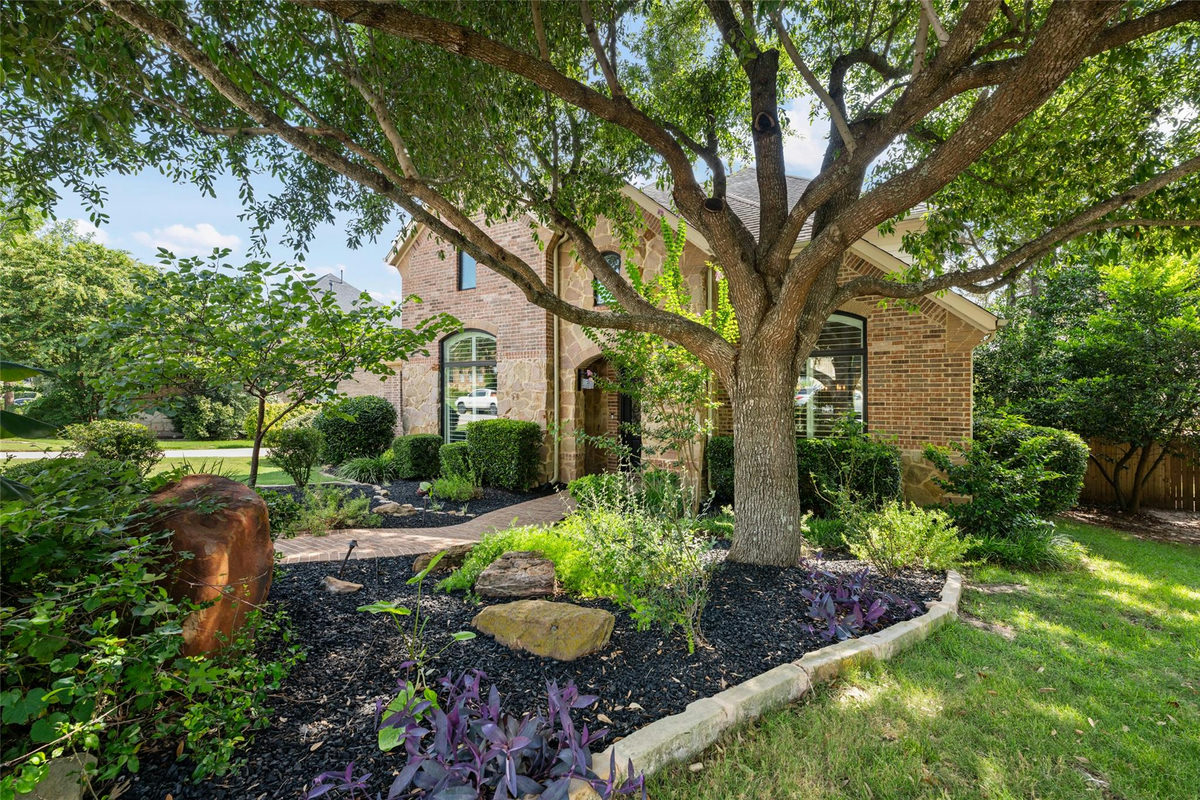 571 Aspen Dr — photo 2