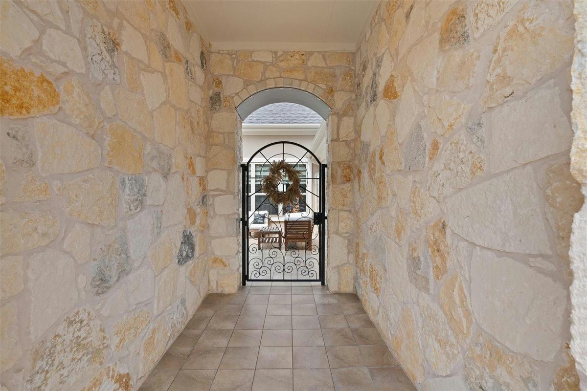 2700 War Wagon Way — photo 3