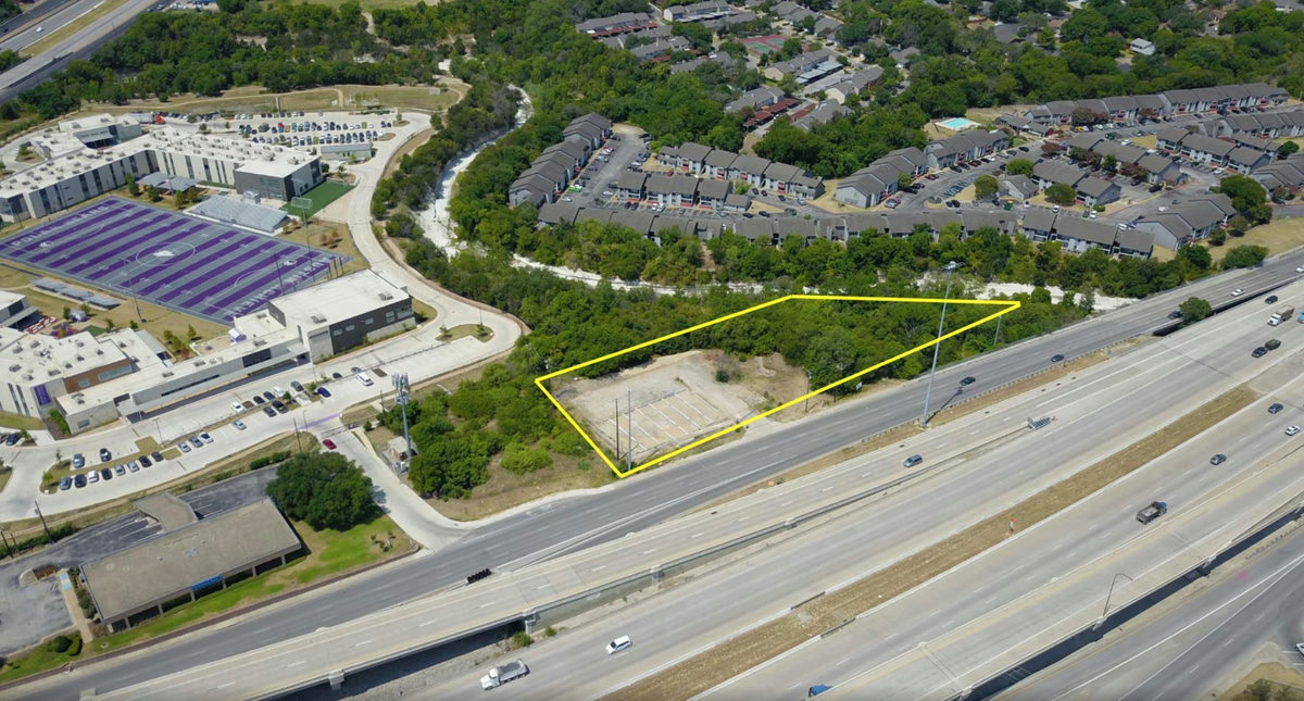 2215 E Anderson Ln — exterior
