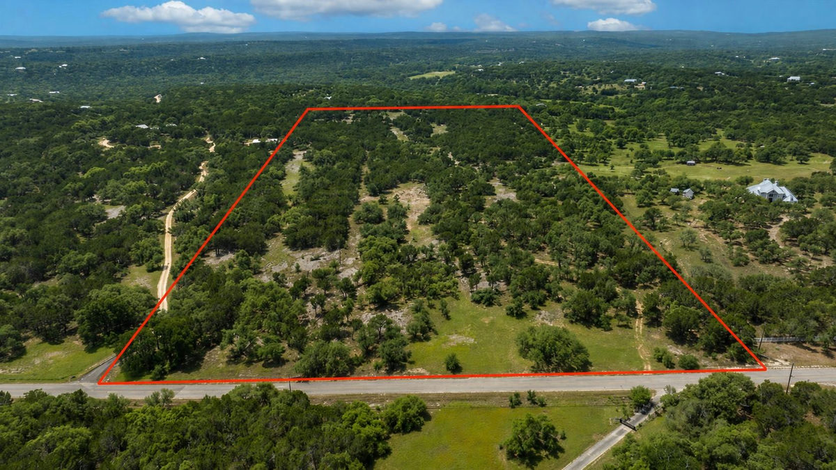1400 Panther Creek Rd — exterior