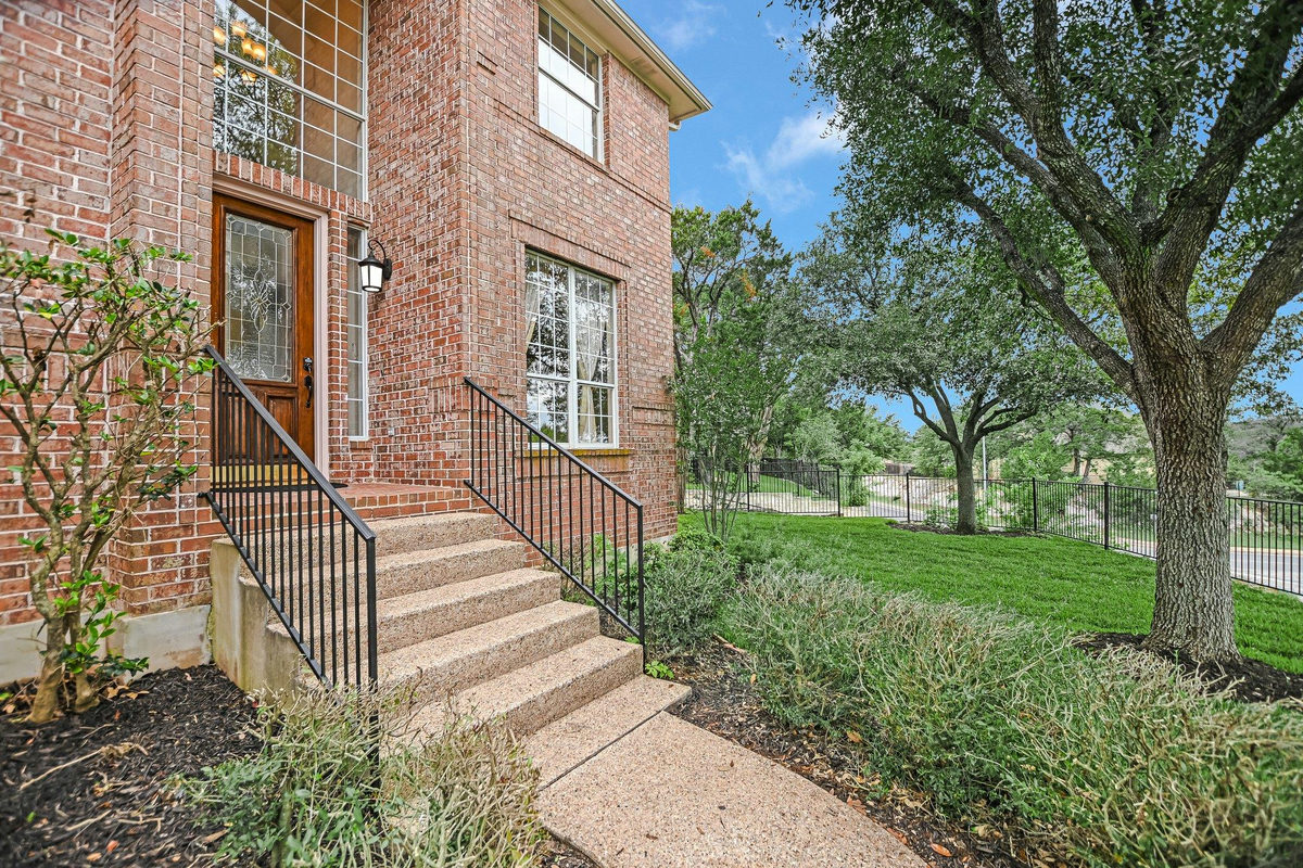 10201 Spicewood Mesa — exterior