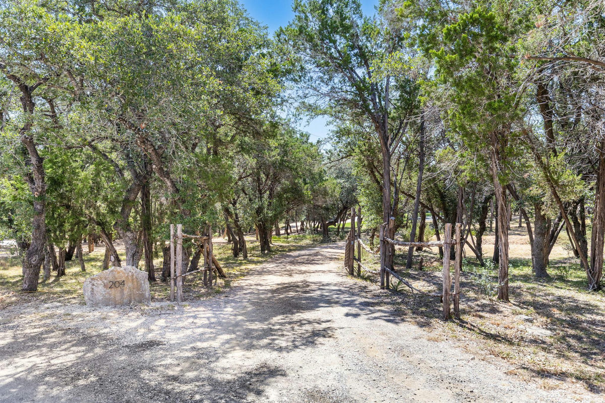 204 Deer Creek Cir — photo 2