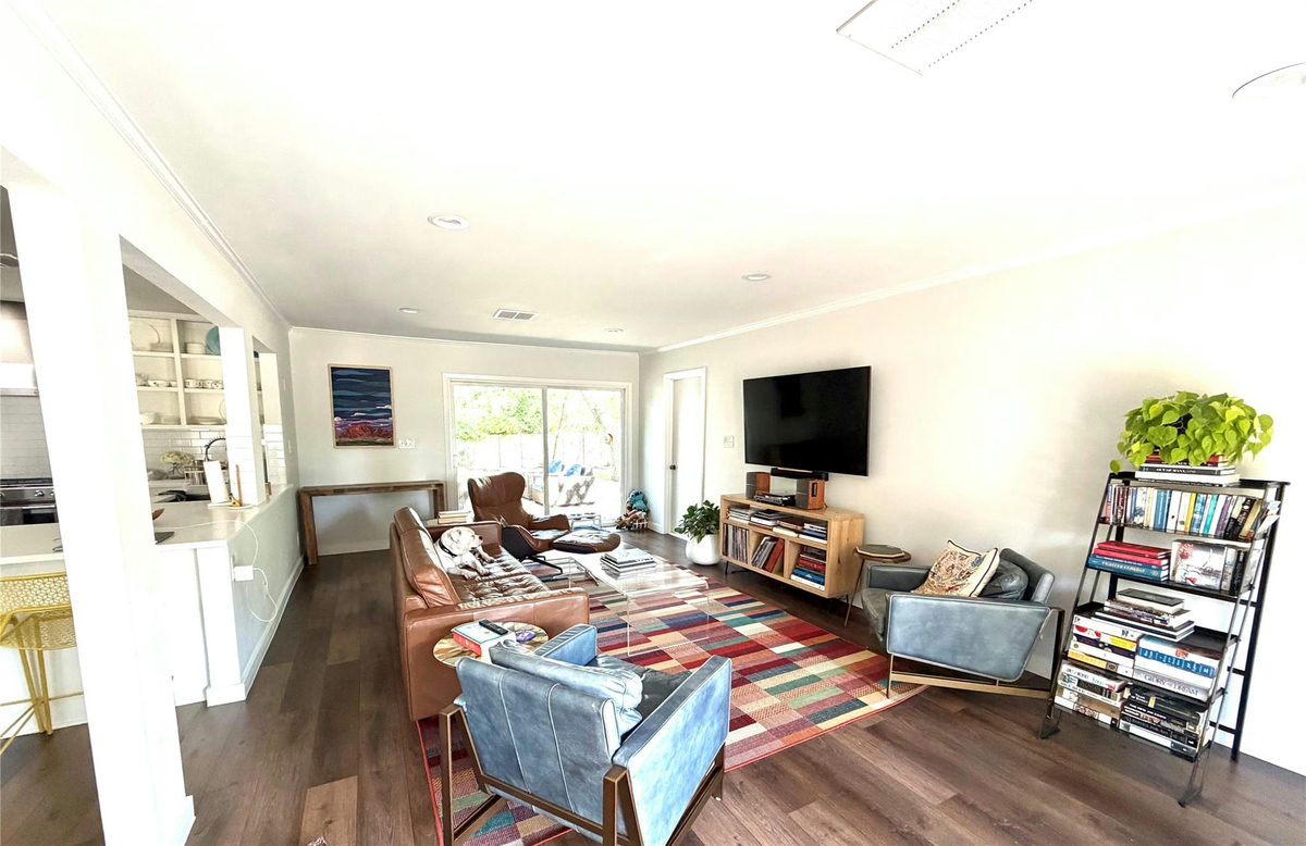435 Brady Ln — photo 2