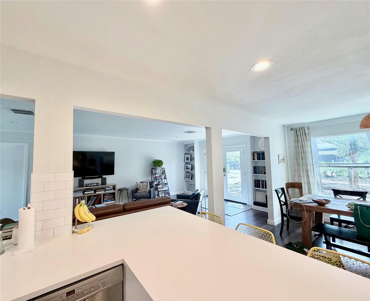 435 Brady Ln — photo 4