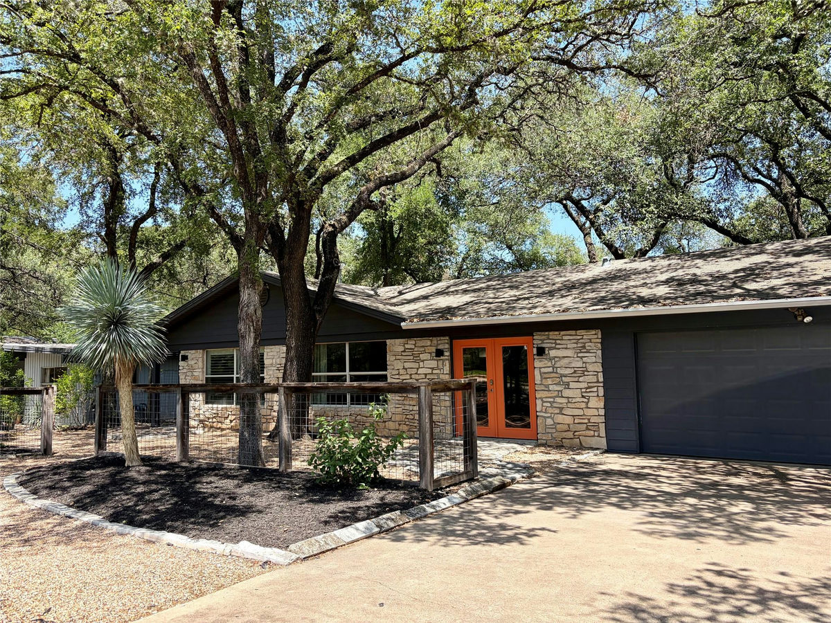 435 Brady Ln — exterior