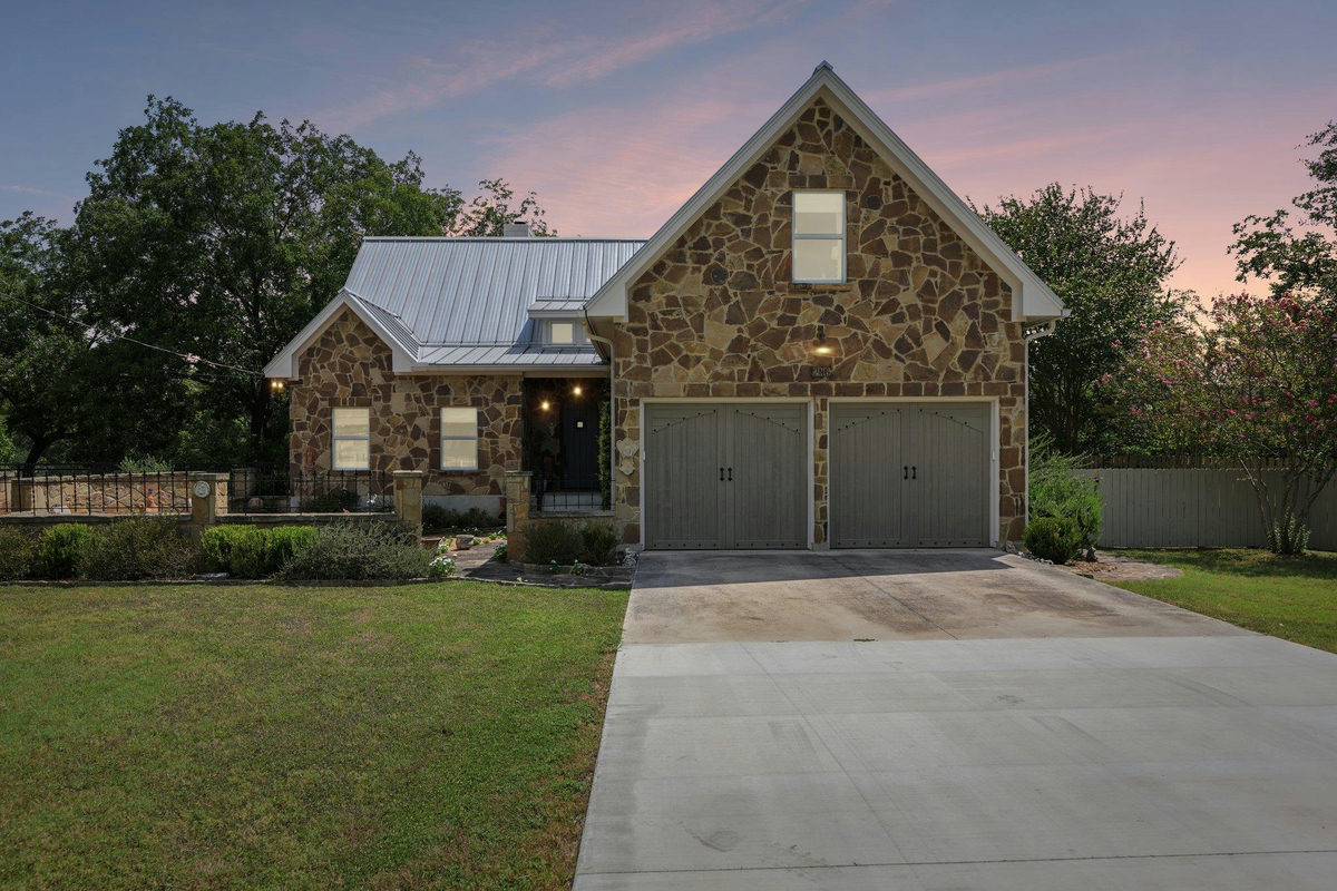 246 Blanco Dr — exterior