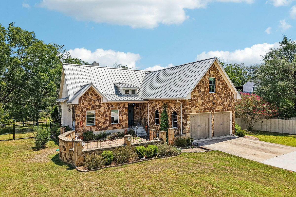 246 Blanco Dr — photo 2