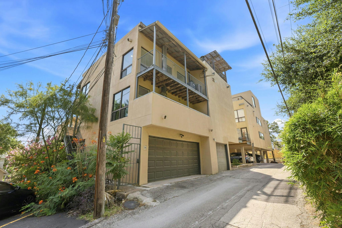 1106 W 6th St #206 — exterior