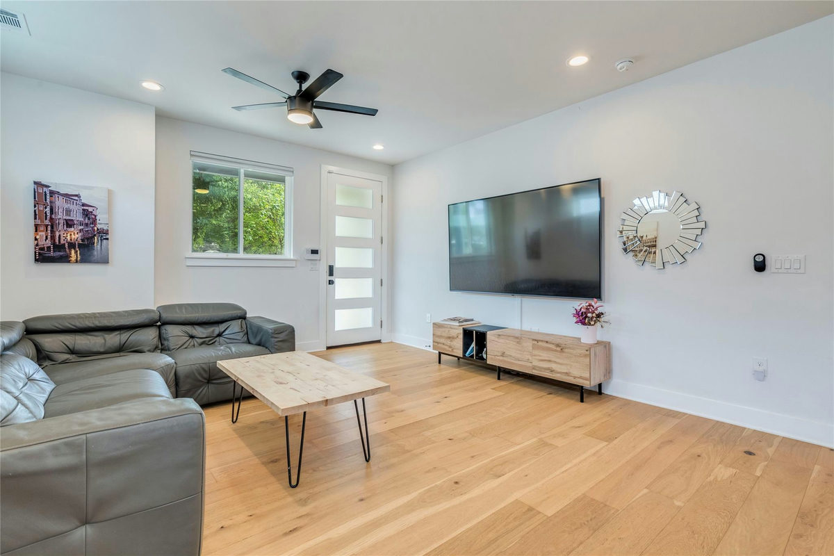 1214 Delano St #1 — photo 4