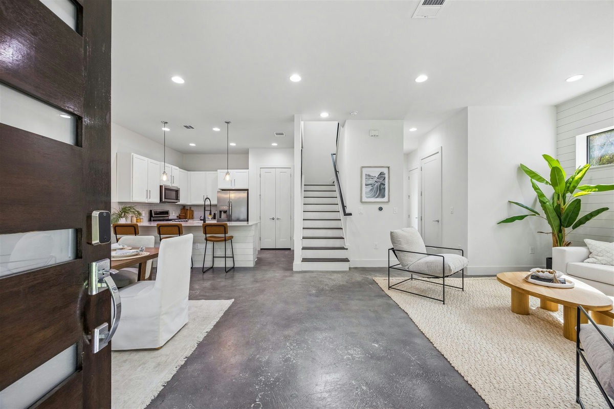 1118 Algarita Ave #2 — exterior