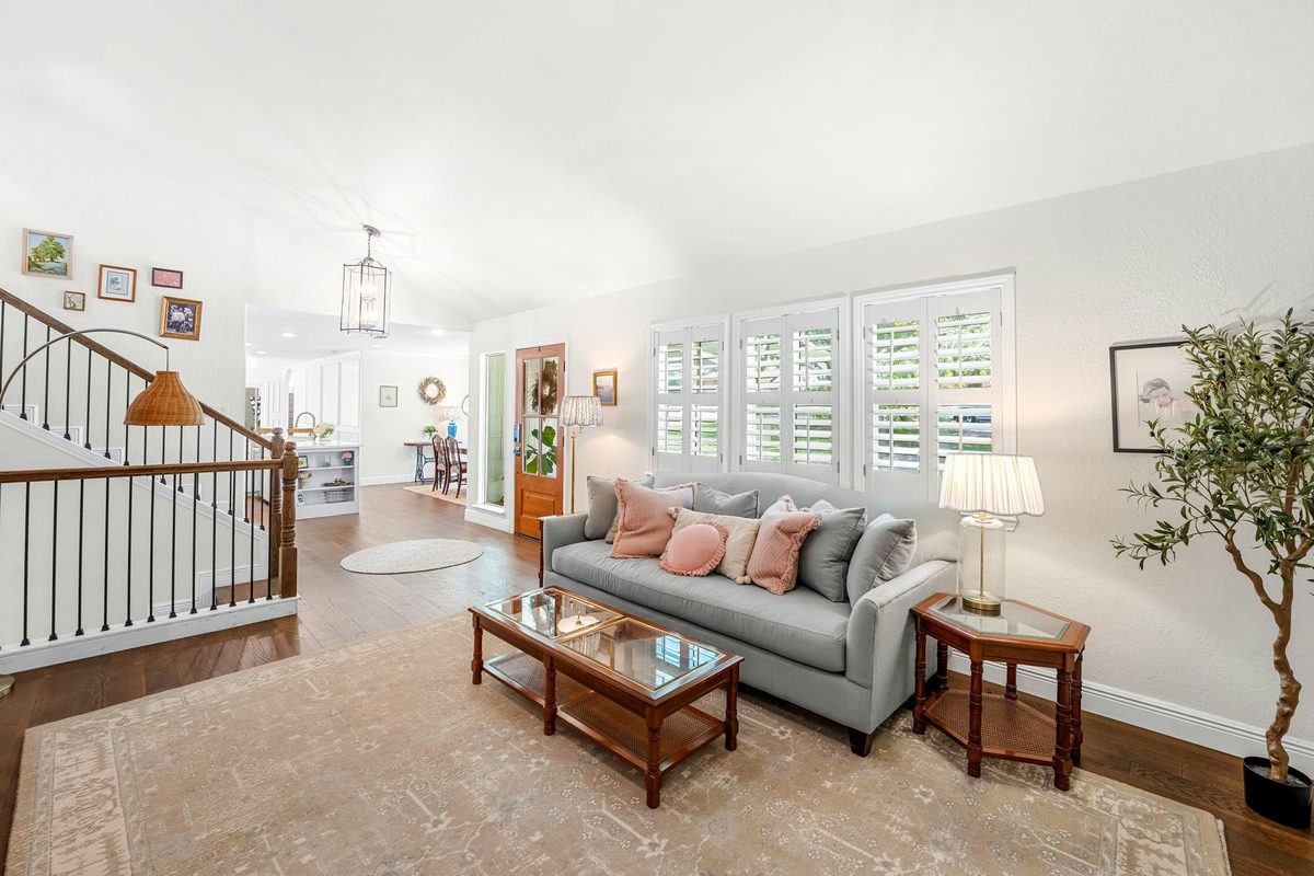 9442 Spring Hollow Dr — photo 2