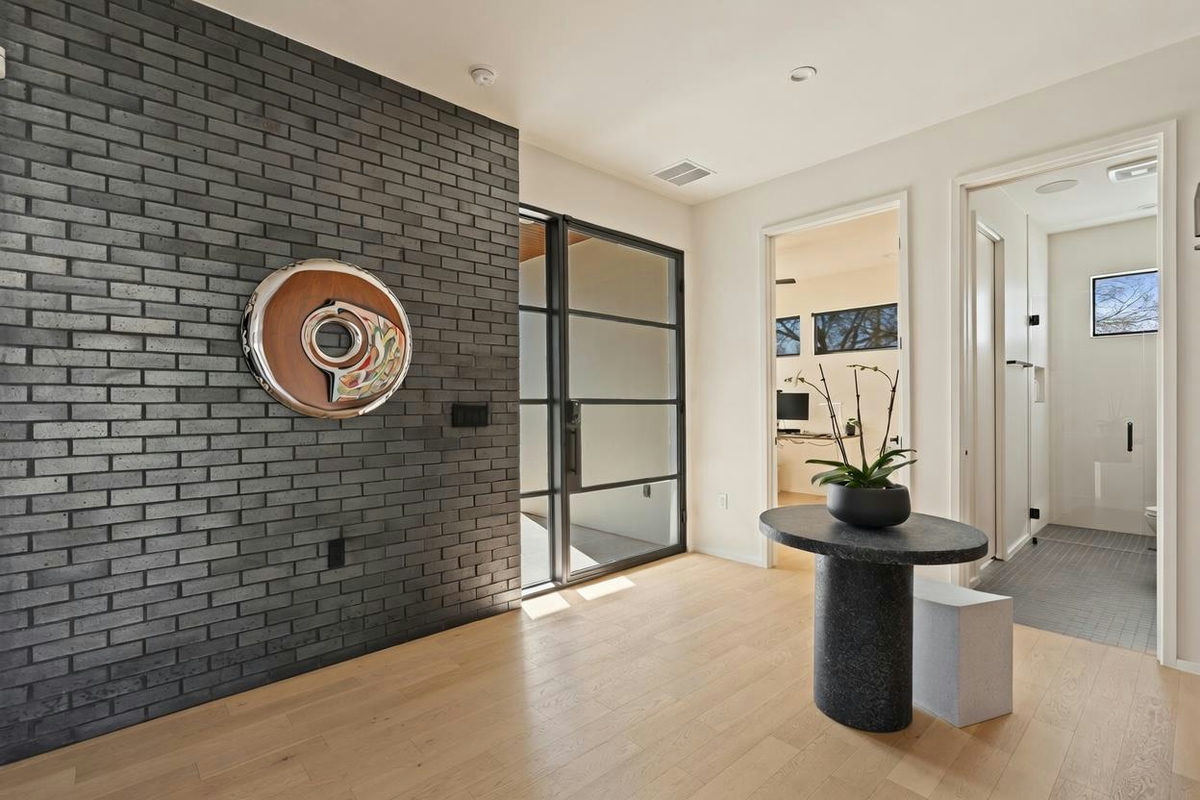 30 Chalmers Ave — photo 4