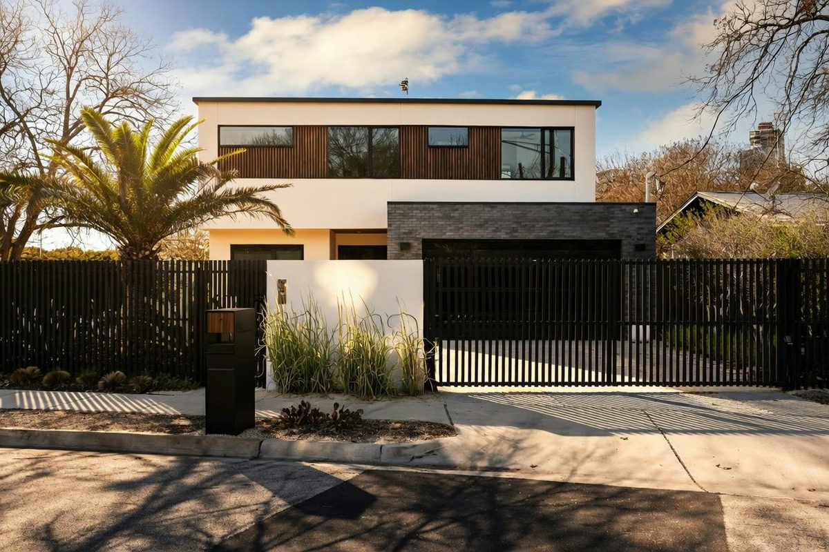 30 Chalmers Ave — photo 2
