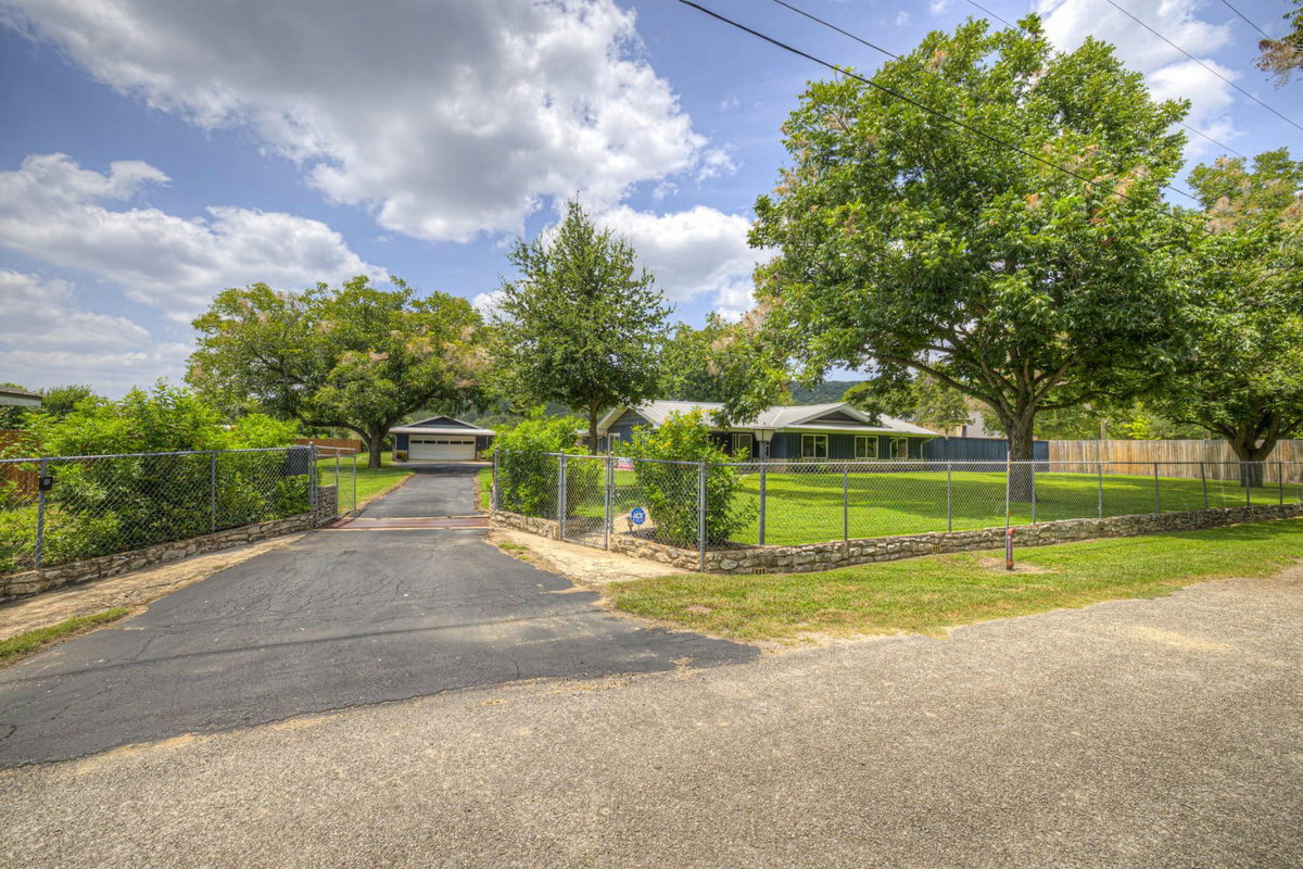635 Riverside Path — photo 2