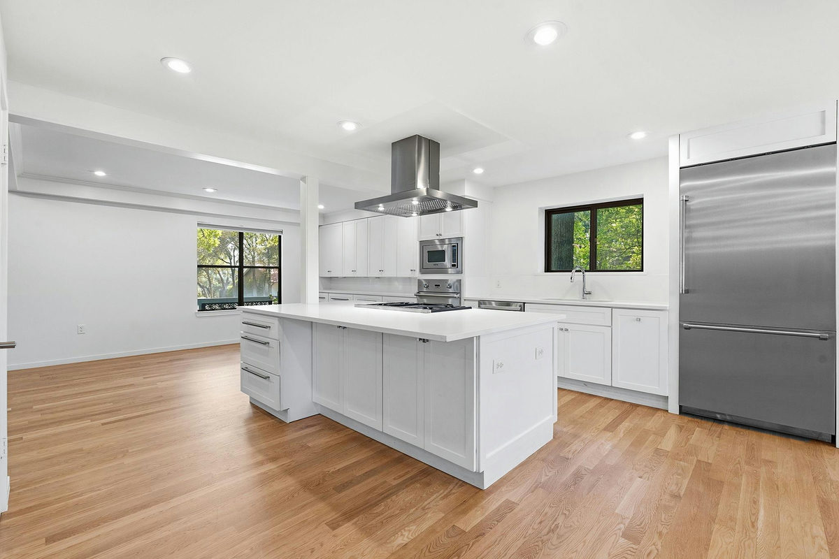 2114 Wychwood Dr — photo 3