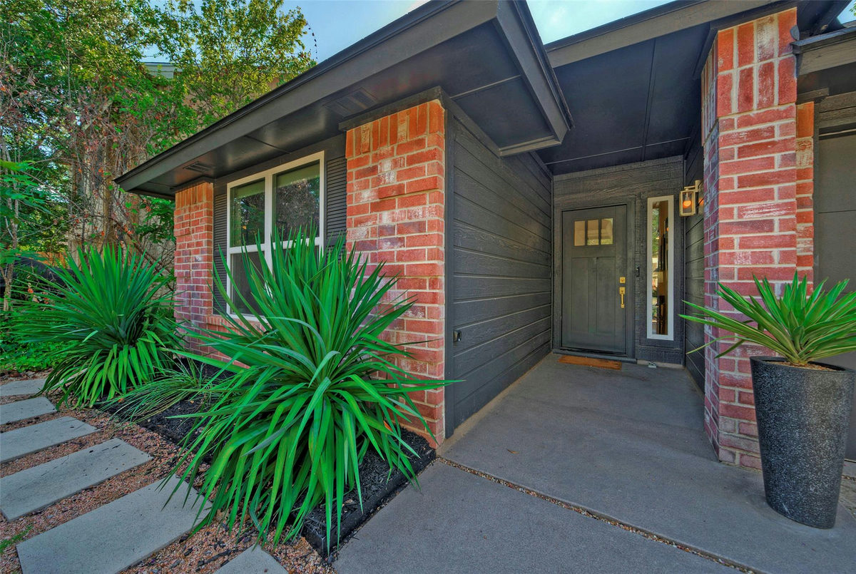8406 Los Ranchos Dr — photo 2