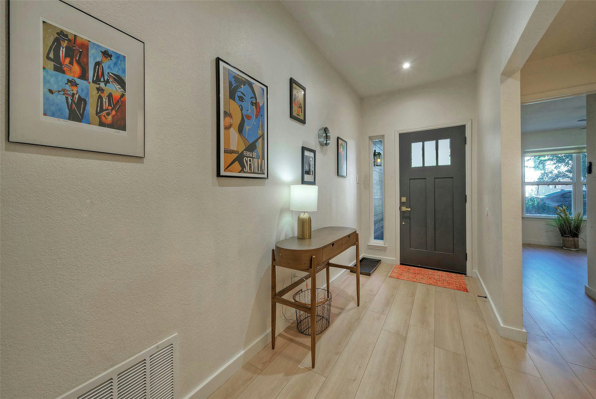8406 Los Ranchos Dr — photo 3