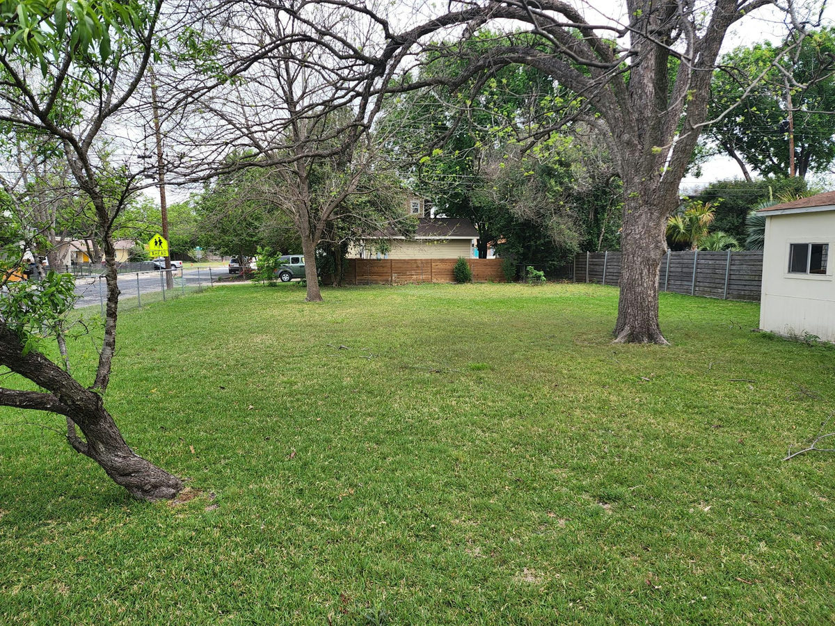 1716 Karen Ave — photo 3