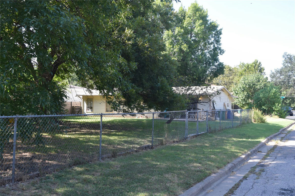 1716 Karen Ave — photo 2