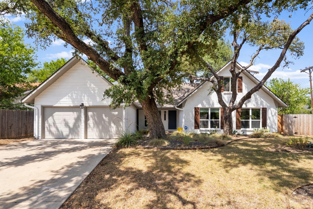 2600 Rogge Ln — photo 3