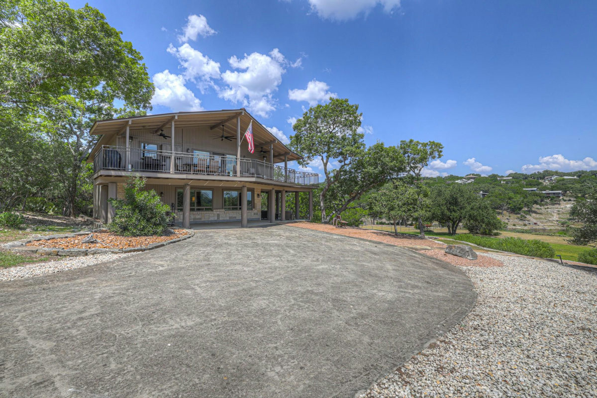 435 Nancy Dr — photo 3