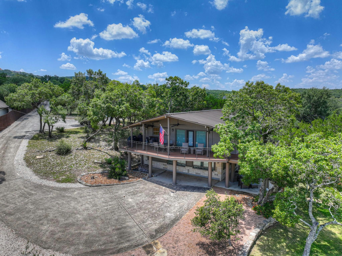 435 Nancy Dr — photo 2