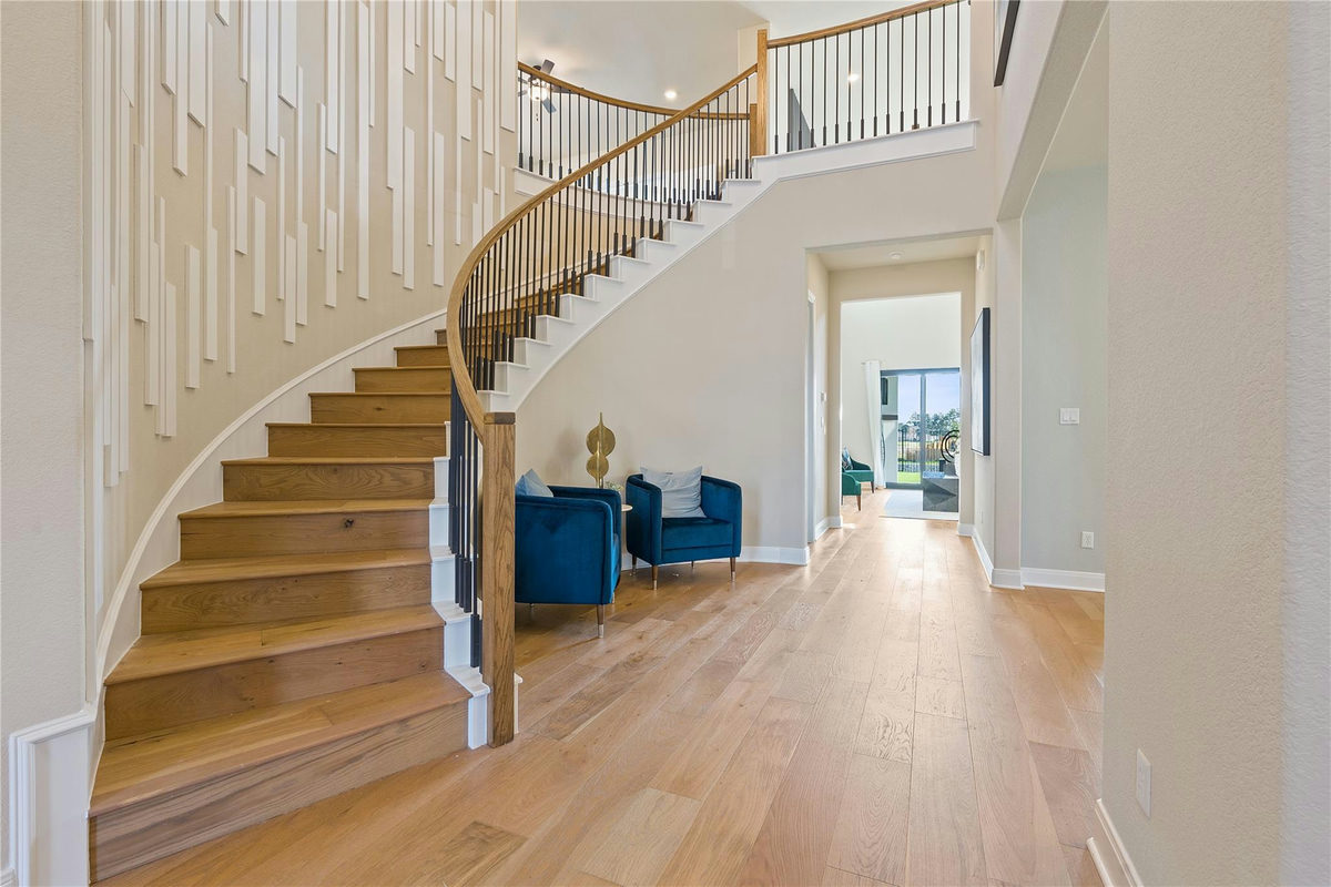 1300 Shelby Ln — photo 3