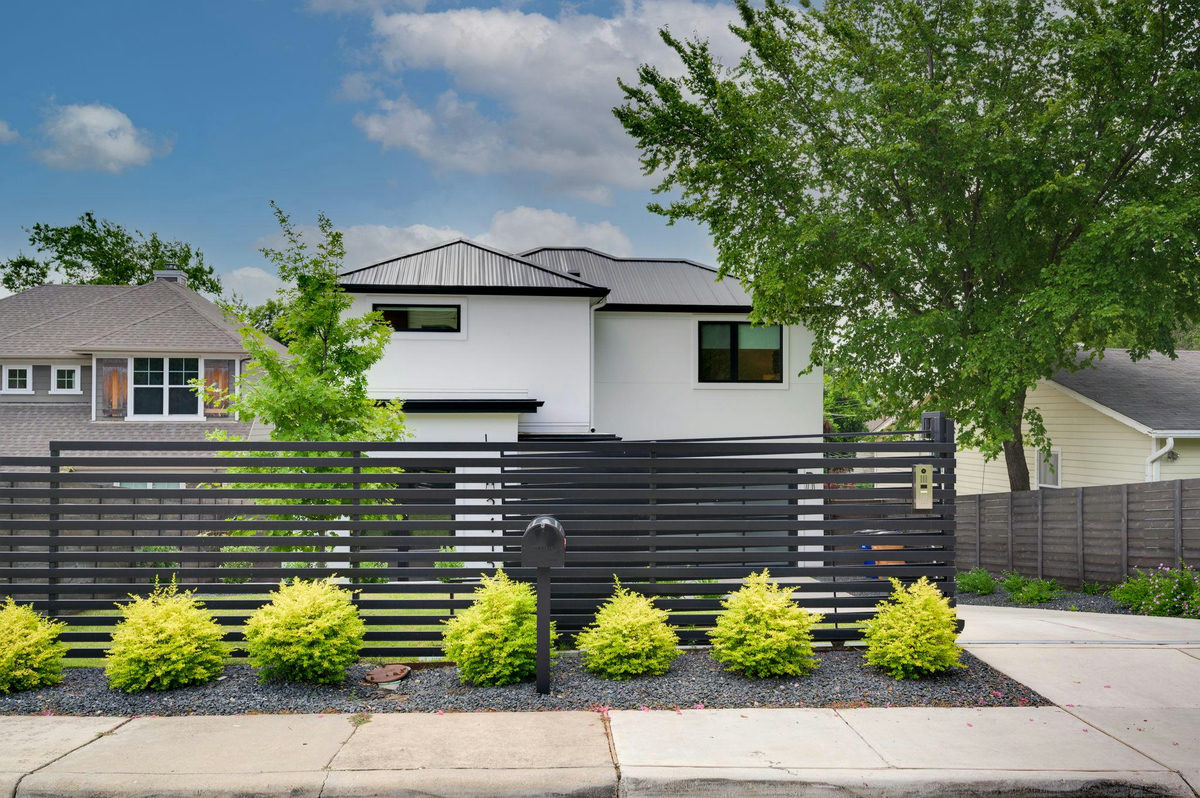2415 McCall Rd — photo 2