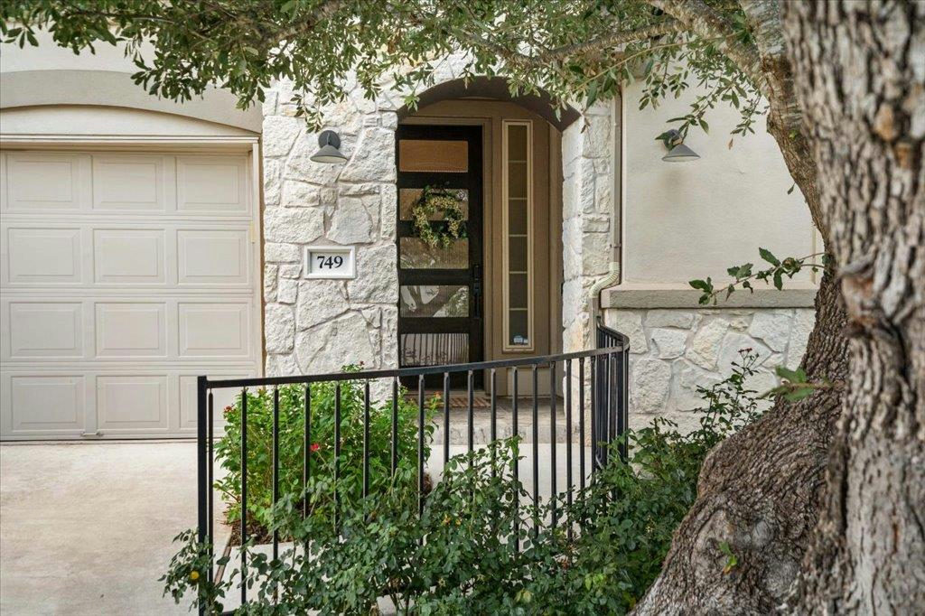 749 Jacksdaw Dr — photo 3