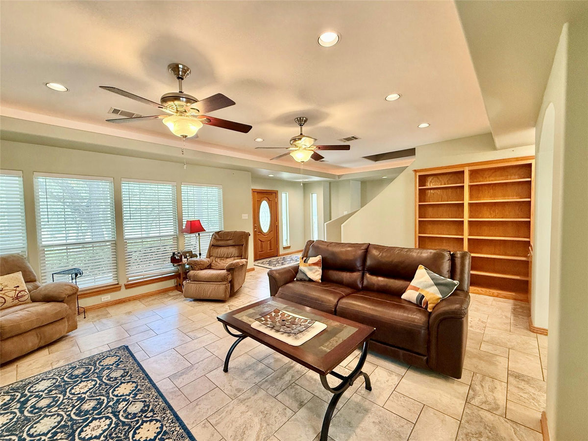 670 Woodland Dr — photo 4