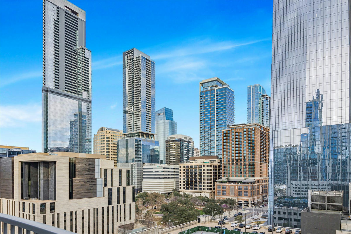 360 Nueces St #1105 — exterior