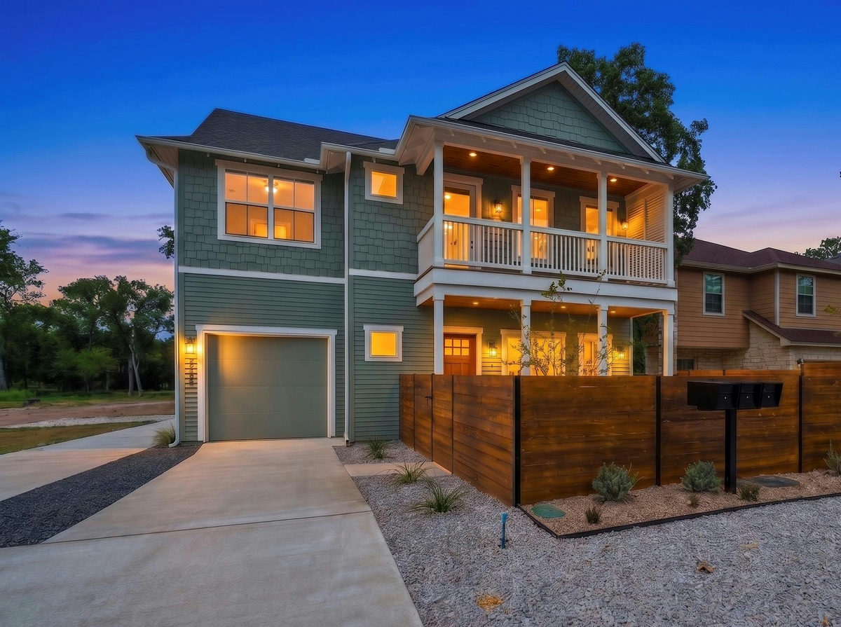 210 W Mockingbird Ln #1 — exterior