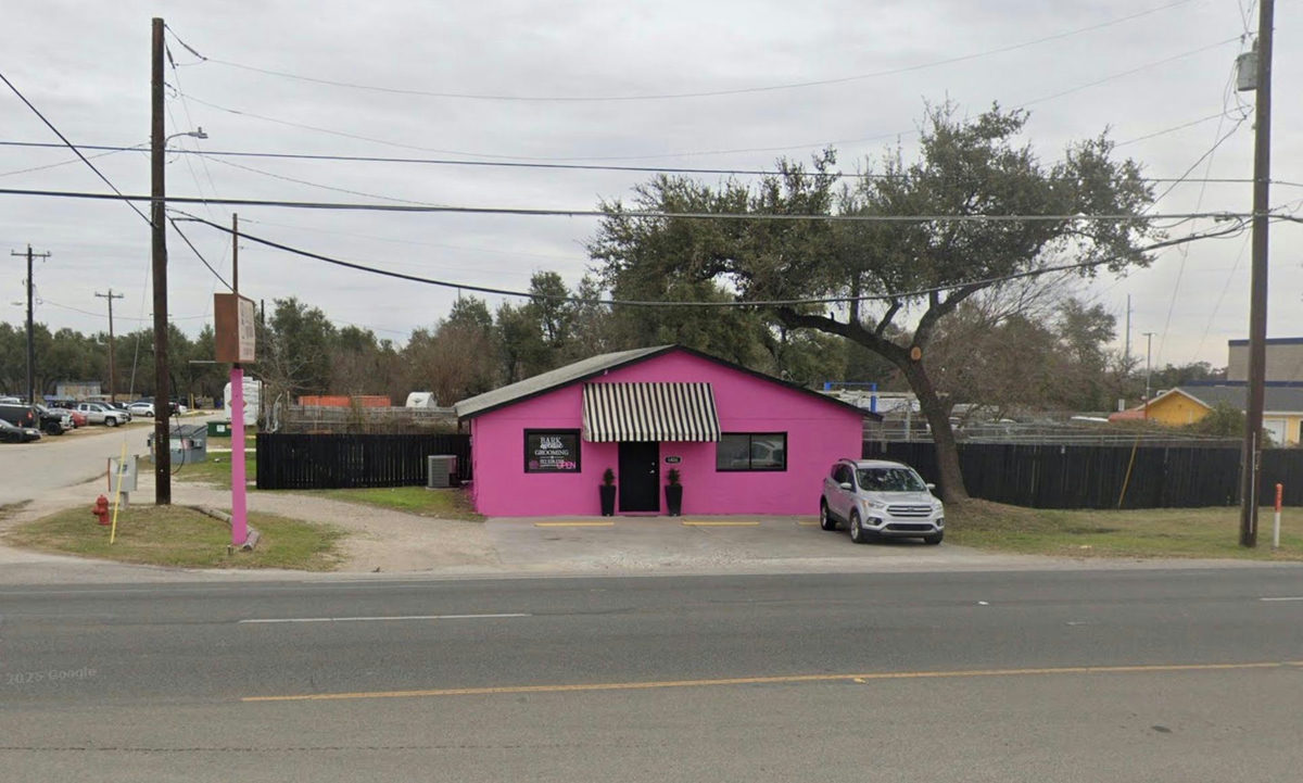 1406 N Bell Blvd — photo 2