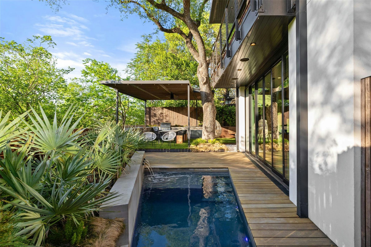 2108 Matthews Dr — exterior