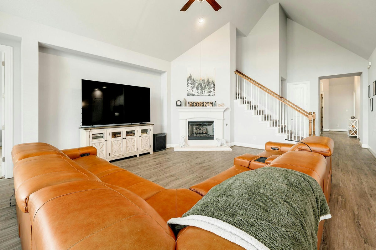 812 Anahuac Dr — photo 3
