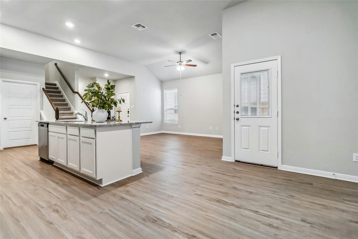 957 Staglin St — photo 2