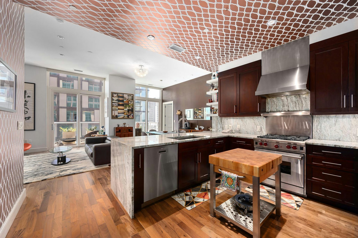 98 San Jacinto Blvd #1306 — photo 2