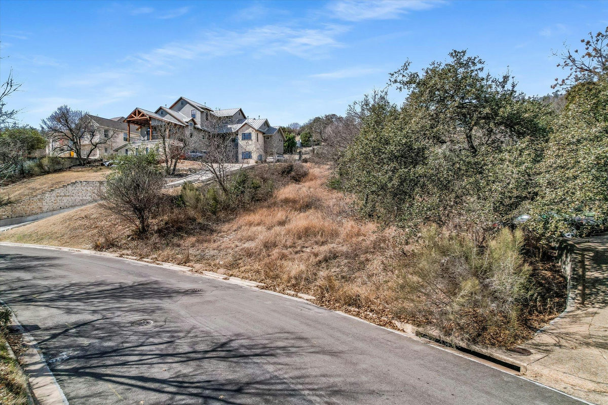 6304 Rusty Ridge Dr — photo 2