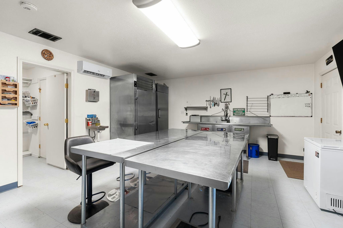 608 N Church St — photo 3