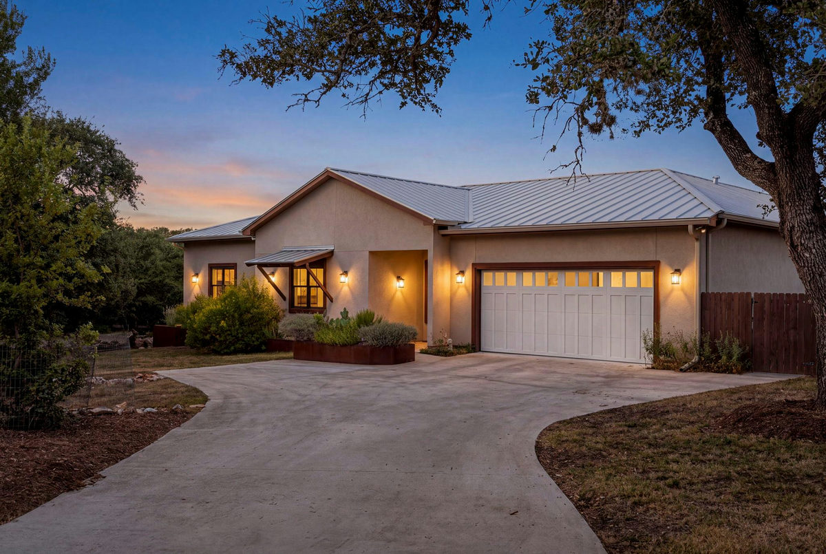 2713 Leslie Ln — exterior