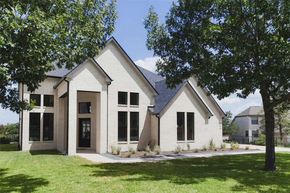 104 Whitley Dr — exterior