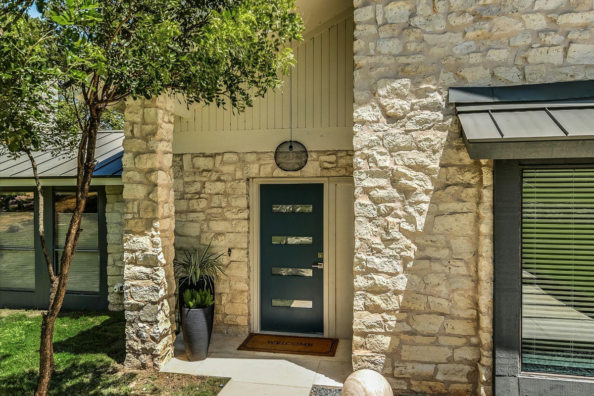 1923 Cypress Pt W — photo 4