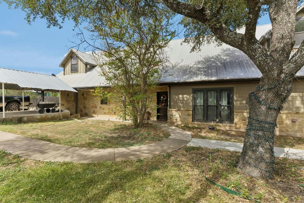 10111 Signal Hill Rd — exterior