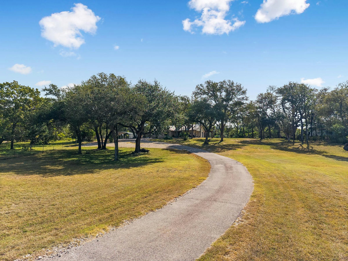 1127 Penion Dr — photo 3