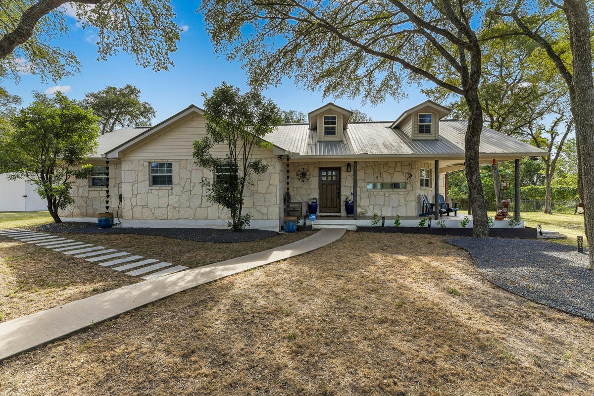 1127 Penion Dr — exterior