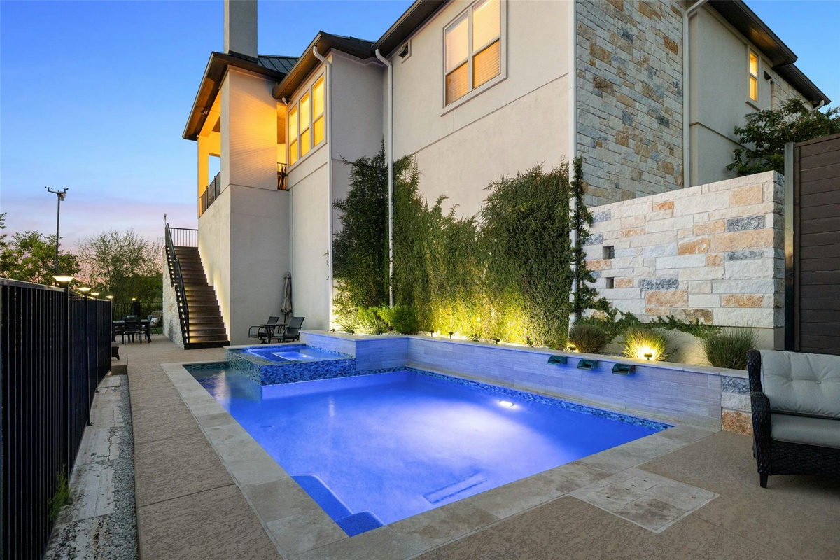 321 Bisset Ct — photo 3